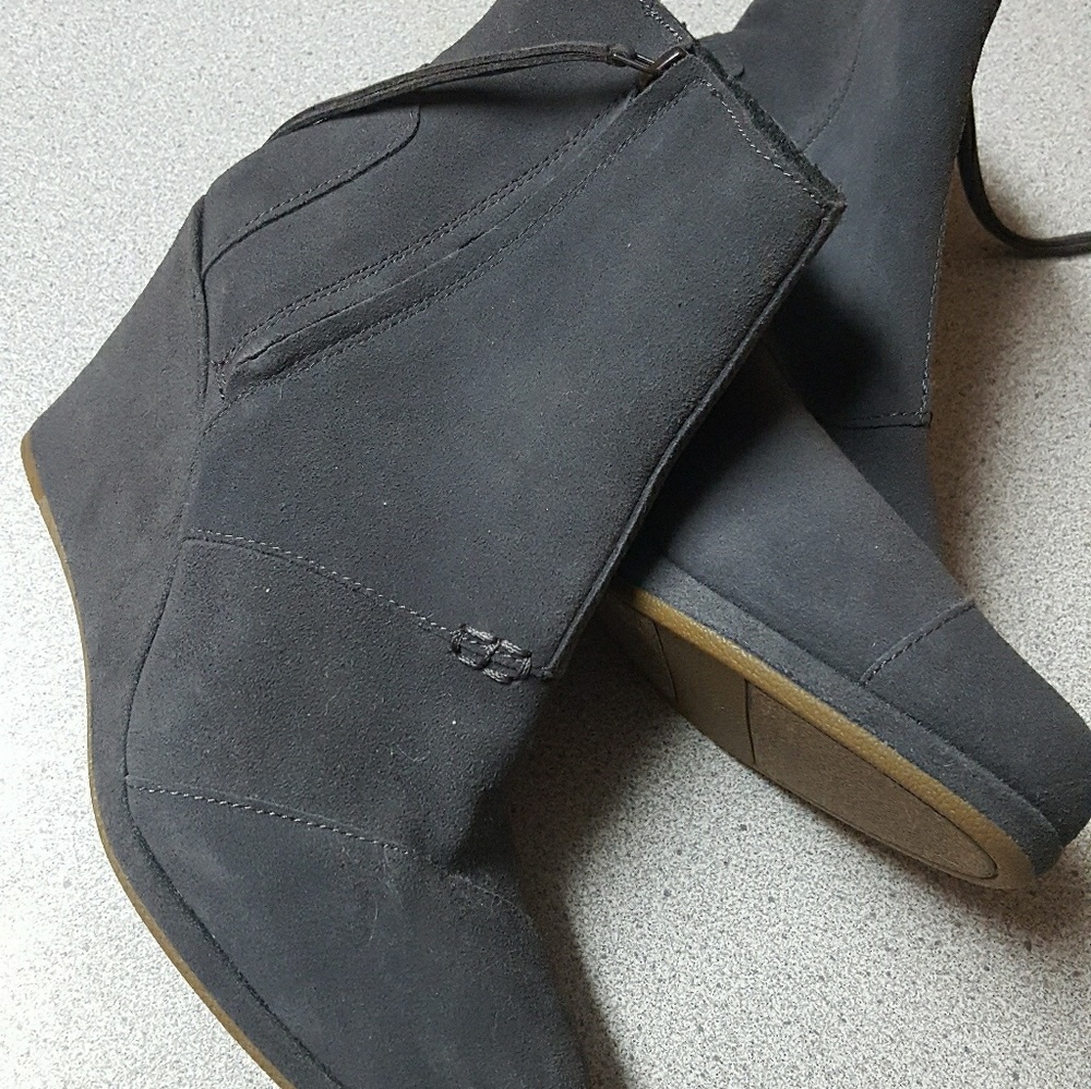 New Gray Suede Toms booties